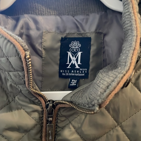 Petite Miss Ashley lightweight quilted zip jacket - Picture 2 of 4